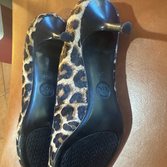 MICHAEL KORS LEOPARD PRINT CALF HAIR CLASSIC PUMPS! Size 10 - Picture 13 of 17